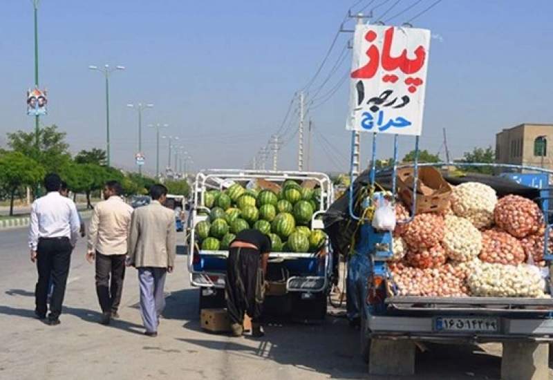 بازاری که با هر باد و بارانی قیمت‌هایش تغییر می‌کند / نبود بازار میوه و افزایش بی‌رویه کرایه حمل بار وانت‌بارها