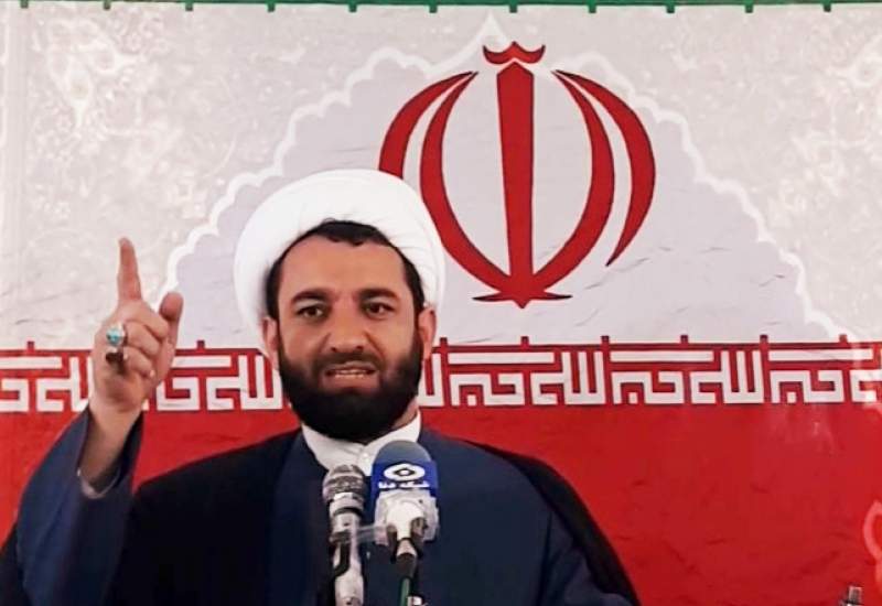 حجت الاسلام والمسلمین وحدانی فر:نمایندگانی که ازافتخاراتشان گرفتن سلفی عزت باموگرینی ست وکیل غربند،نه نماینده مردم!.