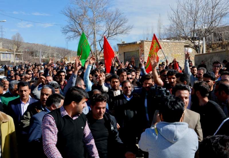 مردی برای گرمای پرحرارت تابستان گلال و سوز سرمای زیلایی