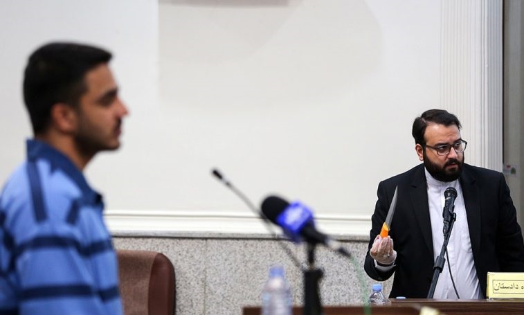 عامل شهادت شهیدان زینالزاده و رضازاده در ملاعام به دار مجازات آویخته شد