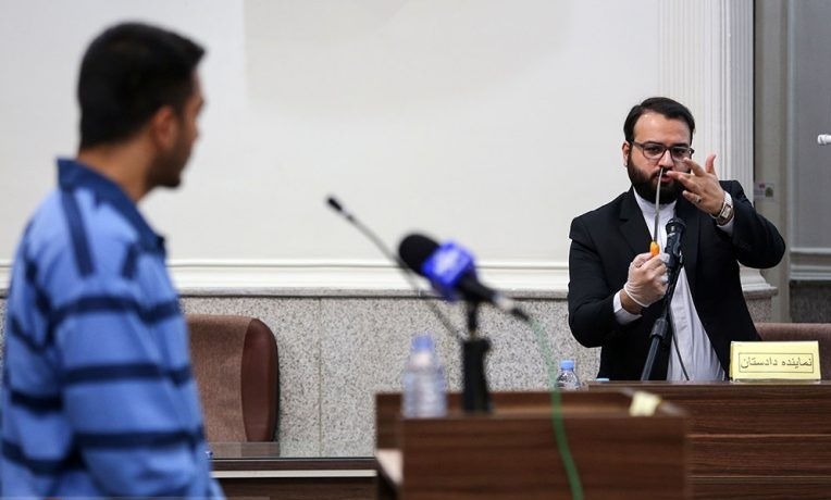 عامل شهادت شهیدان زینال‌زاده و رضازاده در ملاعام به دار مجازات آویخته شد
