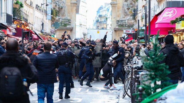 پاریس ناگهان پر آشوب شد