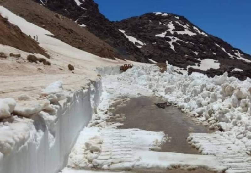 (فیلم) گردنه برف گیر بیژن در شهرستان دنا بازگشایی شد