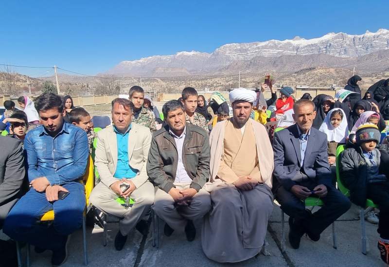 جشن انقلاب در مدرسه راهنمایی شهید دادشاهیِ روستای دروهان