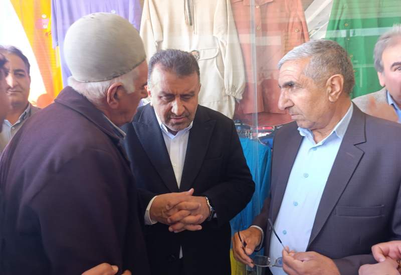 فیلم و تصاویر | بازدید نماینده مجلس و استاندار کهگیلویه و بویراحمد از جمعه بازار یاسوج / بهرامی: بدون مردم هیچ‌چیزی معنا و مفهومی ندارد / «بدون توجه به مشکلات مردم، هیچ پیشرفتی حاصل نخواهد شد / رحمانی: ما اینجا آمده‌ایم که به نفع مردم کار کنیم  <img src="/images/video_icon.png" width="11" height="10" border="0" align="top">