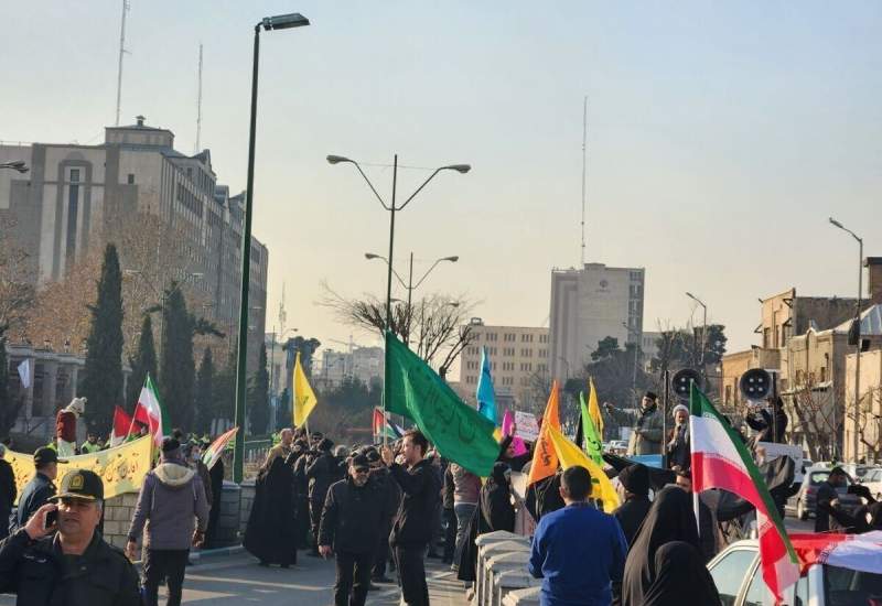 تجمع جلوی مجلس به دلیل ابلاغ نکردن قانون حجاب /  آقاتهرانی، نماینده مجلس: دبیر شورای امنیت ملی می گفت [در صورت اجرای قانون حجاب]، ممکن است امنیت به هم بریزد / دنبال این هستیم که به آقایان ثابت کنیم این قانون موجب امنیت است / قالیباف درمورد توقف اجرای قانون حجاب: شورای عالی امنیت ملی مصوبه دارد که اگر موضوعاتی سبب چالش و تنش شود، دبیرخانه می‌تواند آن را متوقف کند / وقتی می گوییم مصوبه دارد، یعنی مصوباتش پس از تایید حضرت آقا، قانون است