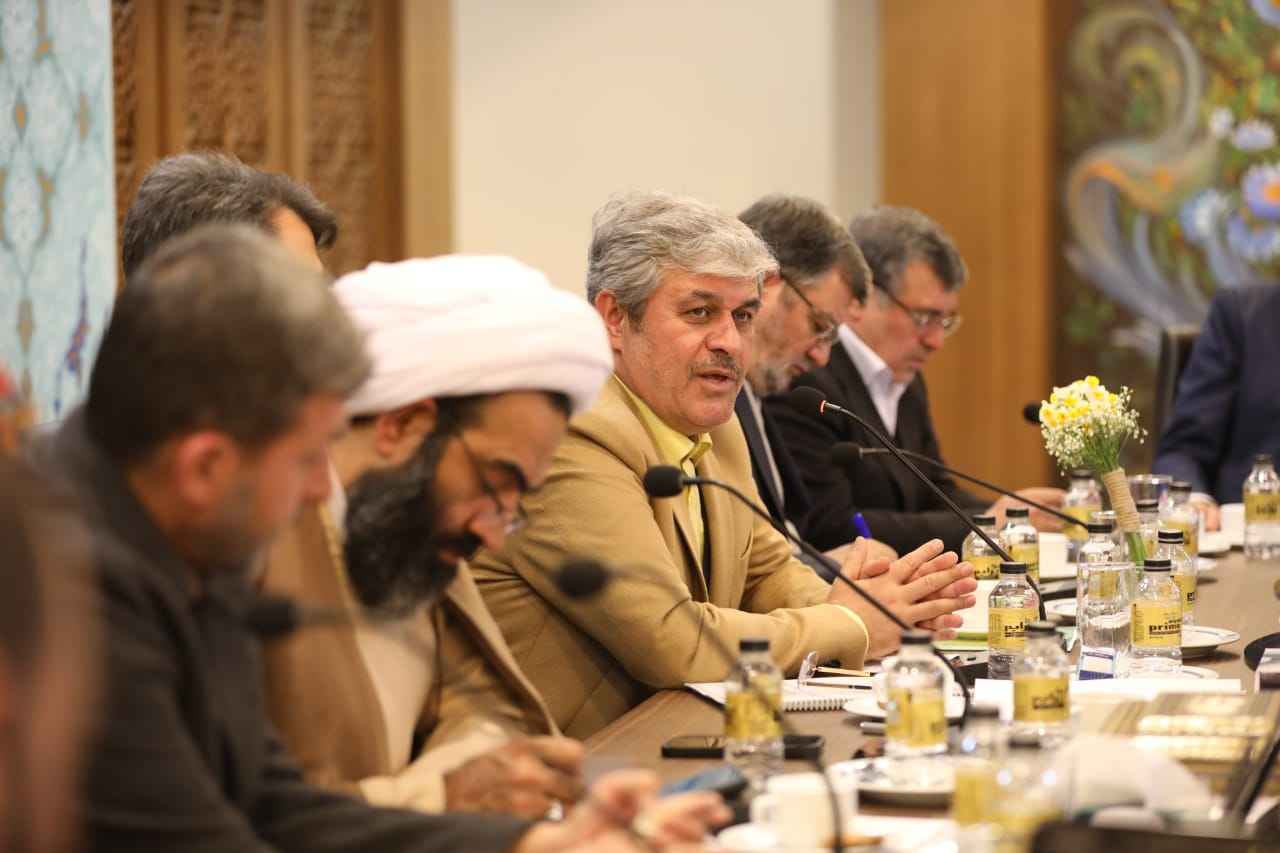 گفتگوی رئیس کمیسیون برنامهوبودجه با فعالان اقتصادی اصفهان: حل مشکلات داخلی، کلید موفقیت در عرصه بینالمللی / تاجگردون: تخصیص منابع به صدا و سیما