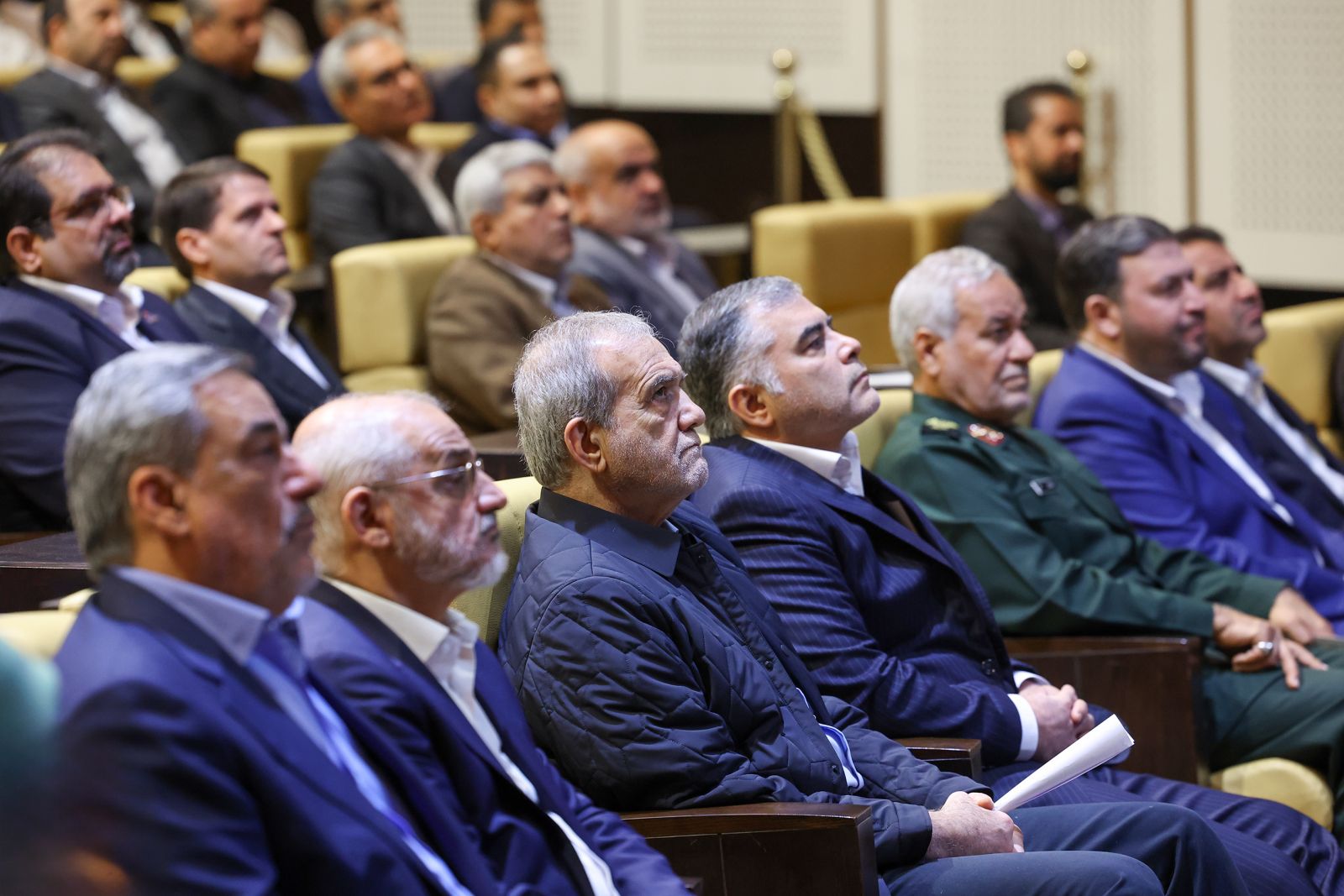 پزشکیان: از مردم بابت قطعیهای برق عذرخواهی میکنیم