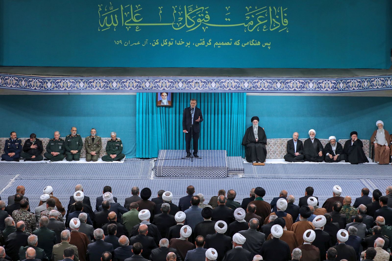 سخنان پزشکیان در دیدار کارگزاران نظام با رهبر انقلاب؛ قدردانی رهبری از رئیسجمهوری/ ظریف و ساداتینژاد هم آمدند
