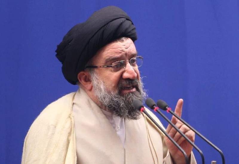 سید احمد خاتمی، امام جمعه موقت تهران: حجاب رکن اصلی نظام است / در هفته گذشته دو کنسرت بی حجاب‌ها برگزار شد، این‌ها می‌خواهند کاری کنند حجاب فراموش شود؛ تا خون در بدن داریم نخواهیم گذاشت این اتفاق بیفتد