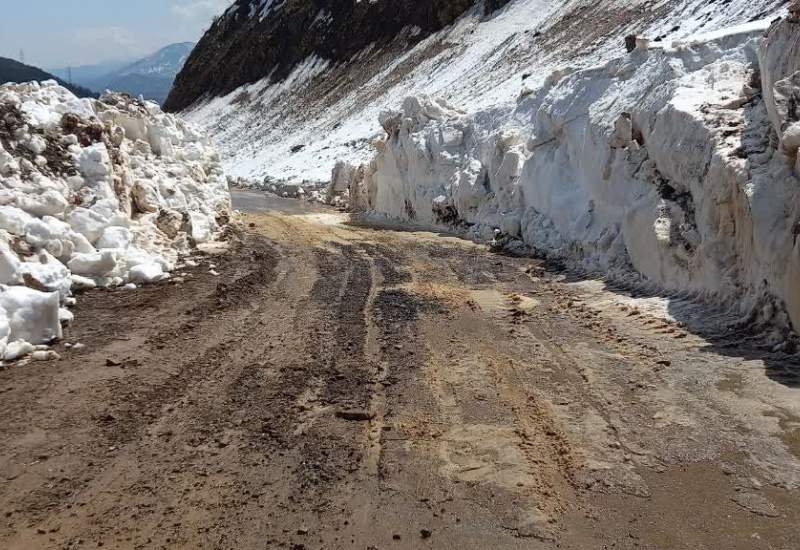 بارش برف بهاری در گردنه بیژن محور سیسخت-پادنا