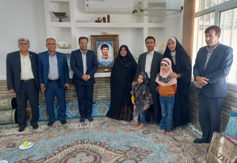 دیدار مدیرکل آموزش و پرورش کهگیلویه و بویراحمد با خانواده های شهدای فرهنگی