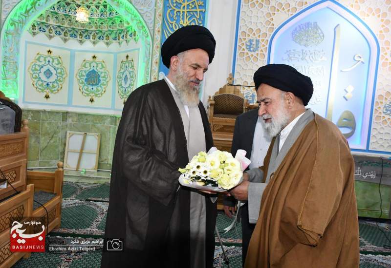تجلیل از آیت‌الله ملک‌حسینی در آیین کلاس اخلاق با حضور مسئولان سپاه فتح