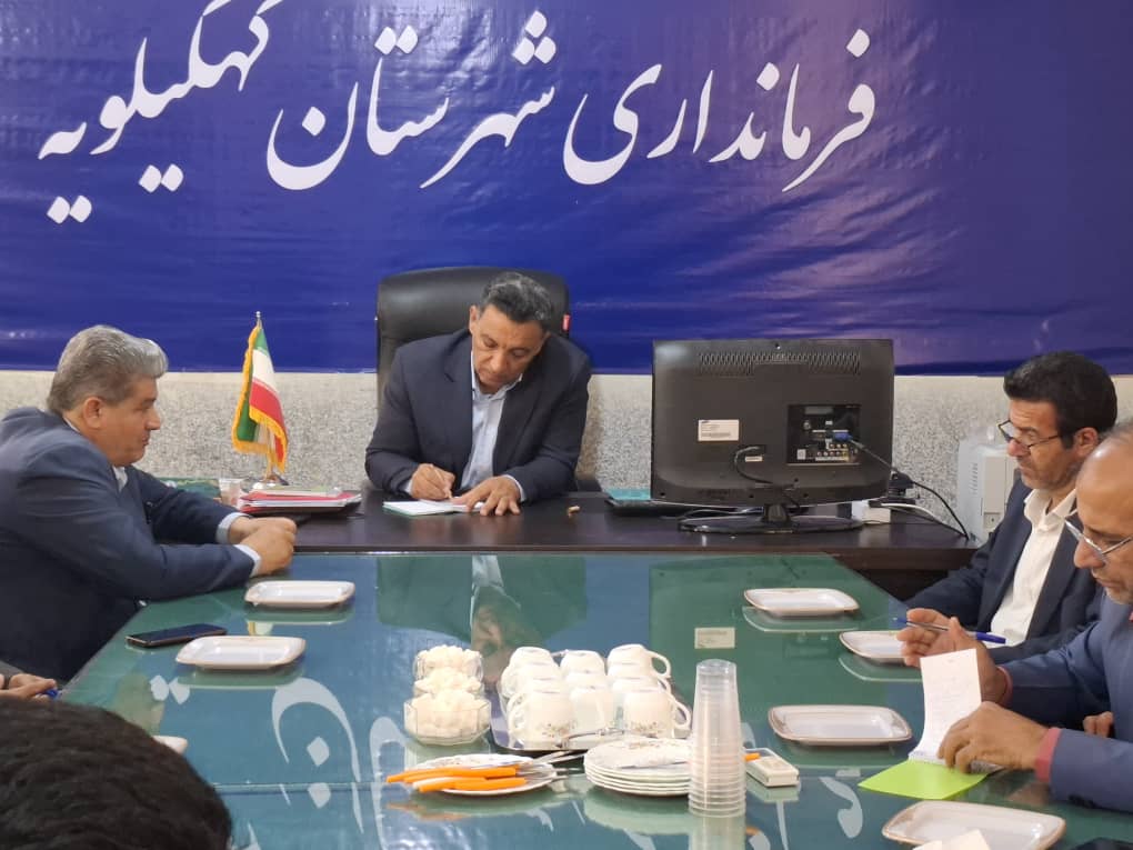 مهرجو: برش شهرستانی را جهت تخصیص اعتبارات در نظر خواهیم گرفت/ آقای فرماندار برای جلوگیری از انحراف تسهیلات ، نهاد های نظارتی شهرستان تان را فعال کنید/اخراج ۳۲۰۰ تبعه خارجی از استان/ کاظمی جو : مدیران کل توازن منطقه‌ای را در نظر بگیرند/ خط و نشان فرماندار برای پتروشیمی و بدعت های درخواست های فله ای/ کارخانجات و پتروشیمی حساب هایشان را به بانک های شهرستان منتقل کنند