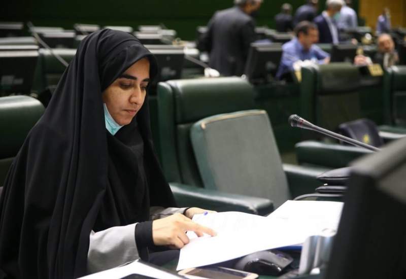 سارا فلاحی: بسیاری از آقایان در سلول های خاکستری شان، اعتقادی به توانایی زنان ندارند/ توان رقابت با مهمانی های گران قیمت در هتل های لوکس را نداریم