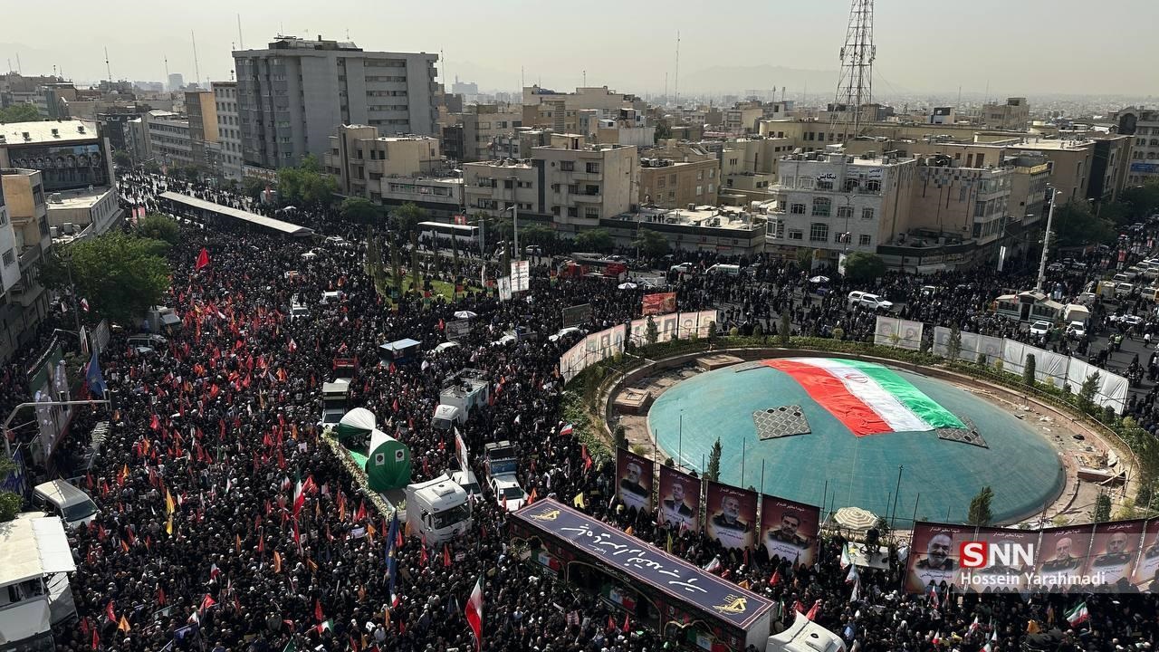 تصویر هوایی از سیل جمعیت در میدان انقلاب تهران