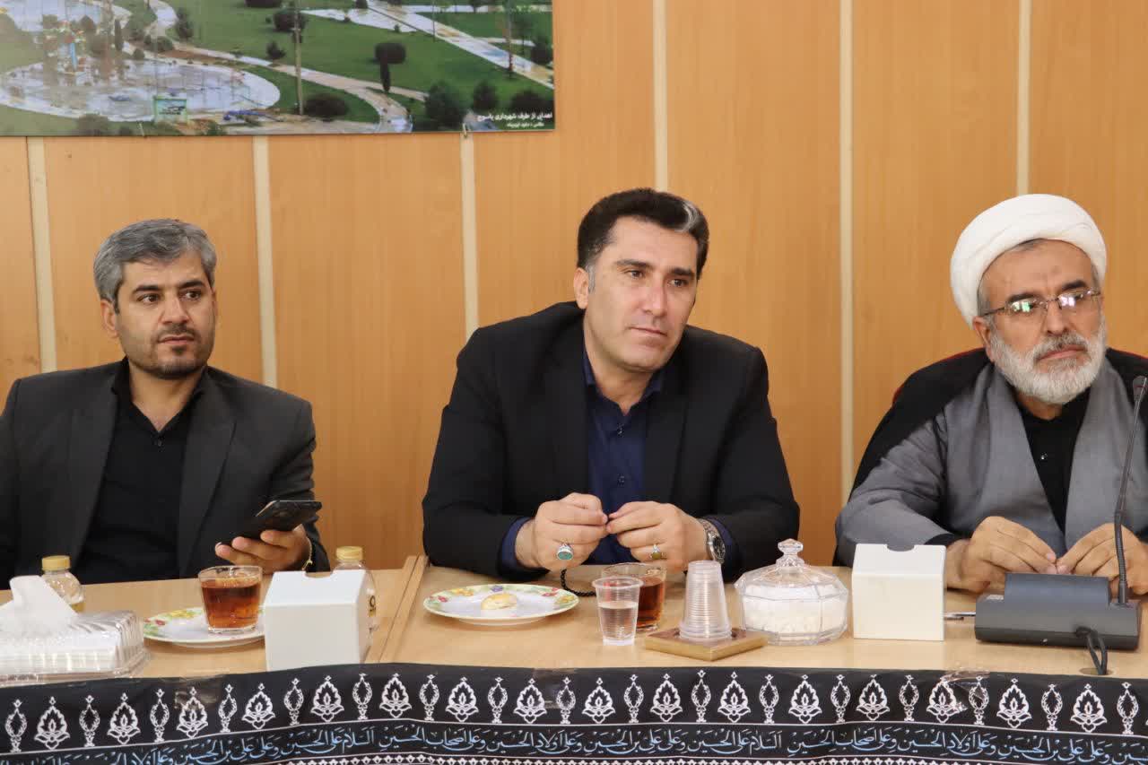 نشست مشترک احزاب اصلاح‌طلب و اصولگرا در یاسوج با حضور استاندار کهگیلویه و بویراحمد / غفاری‌زاده: حتی کسانی که در انتخابات شرکت نمی‌کنند فرزندان این سرزمین‌اند / عقل و شرع حکم می‌کند که امروز همه متحد شویم /  امروز دشمن از اختلاف ما شاد می‌شود؛ باید یکصدا بمانیم