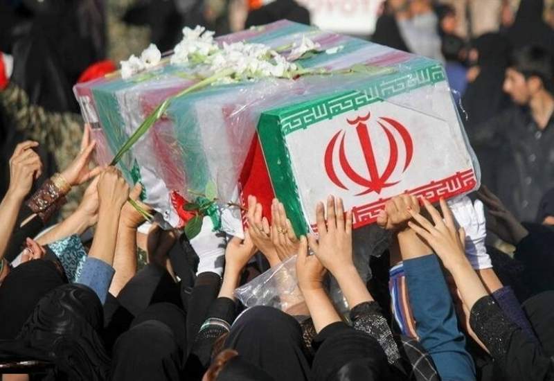 در ستایش نیروهای نظامی که جان‌برکف از میهن دفاع کردند / آنان که دیده نمی‌شوند، اما ستون امنیت‌اند / آن‌ها که با مرگ‌آگاهی جان دادند تا ایران زنده بماند