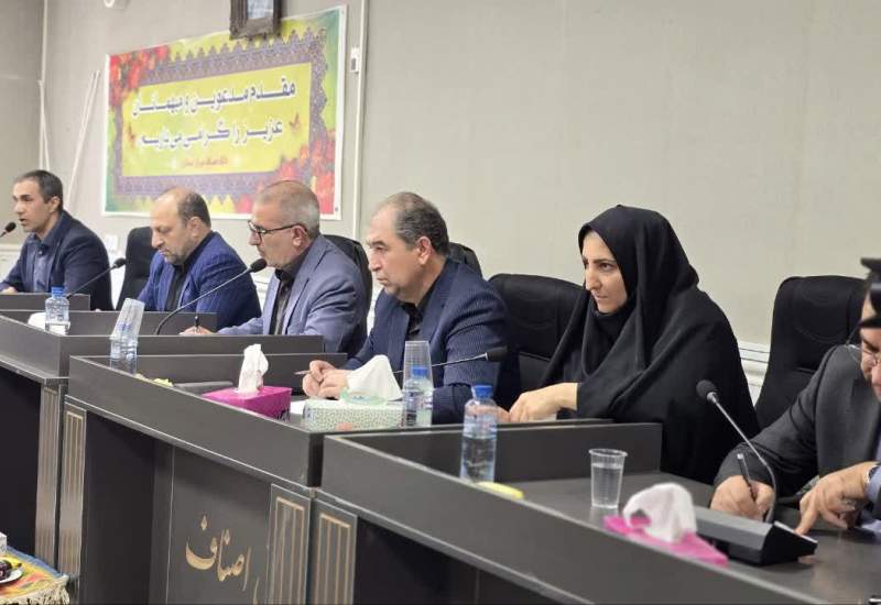 استاندار: بیش از یک‌سوم جمعیت استان با اصناف در ارتباط هستند/ موسویان: جهش ۳۵ برابری سرمایه‌گذاری صنعتی استان کهگیلویه و بویراحمد / فرخان:  با نگاه تعامل و نه تقابل به سراغ بازار آمده‌ایم / الهی: قرارگاه شهید سلامی برای رصد بازار در جنگ اقتصادی تشکیل شد/ یکی از اصناف: رفتار مدیران ارشد بانک‌ها در سطح استان با بازاریان محترمانه و همراه با همکاری نیست