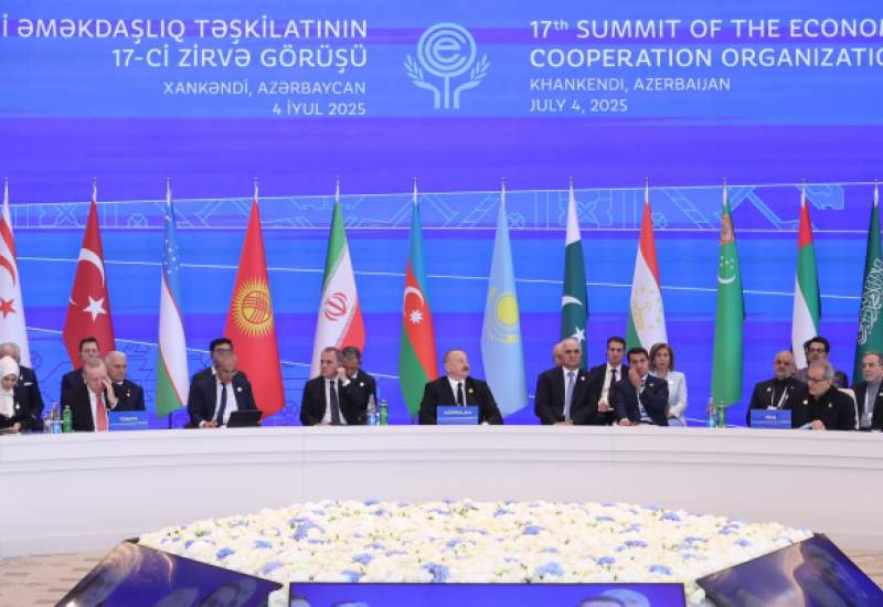پزشکیان: نیروهای مسلح ایران در جنگ تحمیلی 12 روزه درس بزرگی به متجاوزین دادند و مانع گسترش جنگ در منطقه شدند/ تشریح پیشنهادهای 5 گانه ایران برای چشم‌انداز 2035 اکو