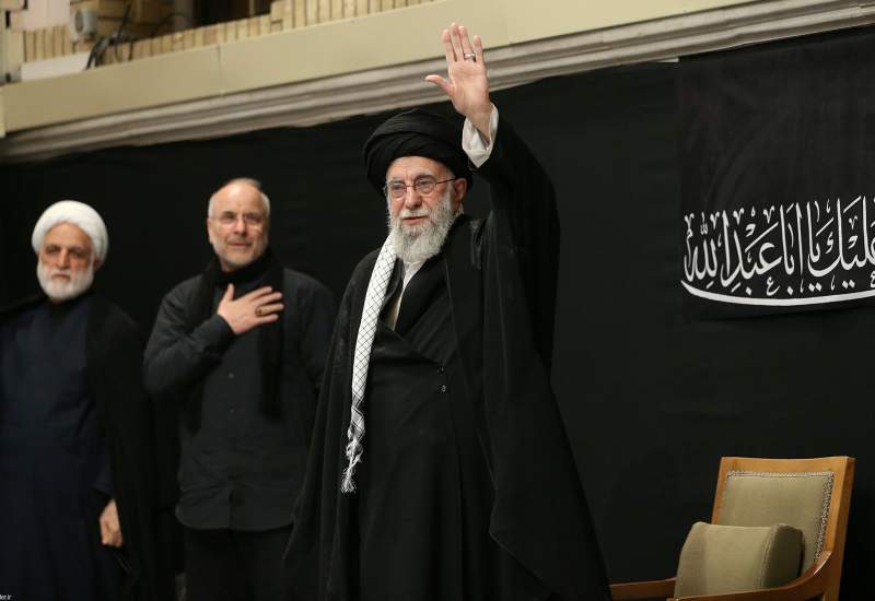 تصاویر | شب عاشورای حسینی با حضور رهبر انقلاب  <img src="/images/video_icon.png" width="11" height="10" border="0" align="top">
