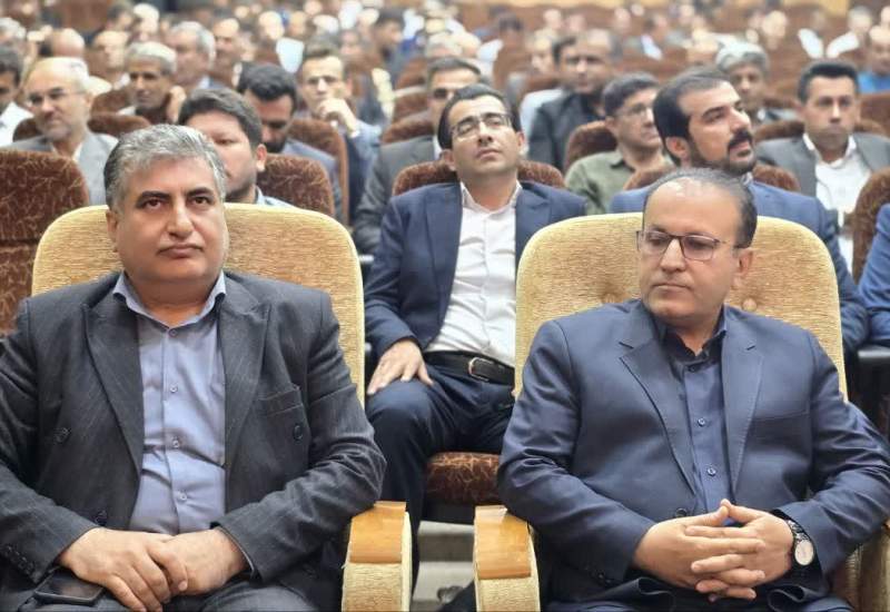 فیلم | حرکت جالب معتمدی پور در مراسم خداحافظی اش؛ هدایای تکریم را هدیه داد