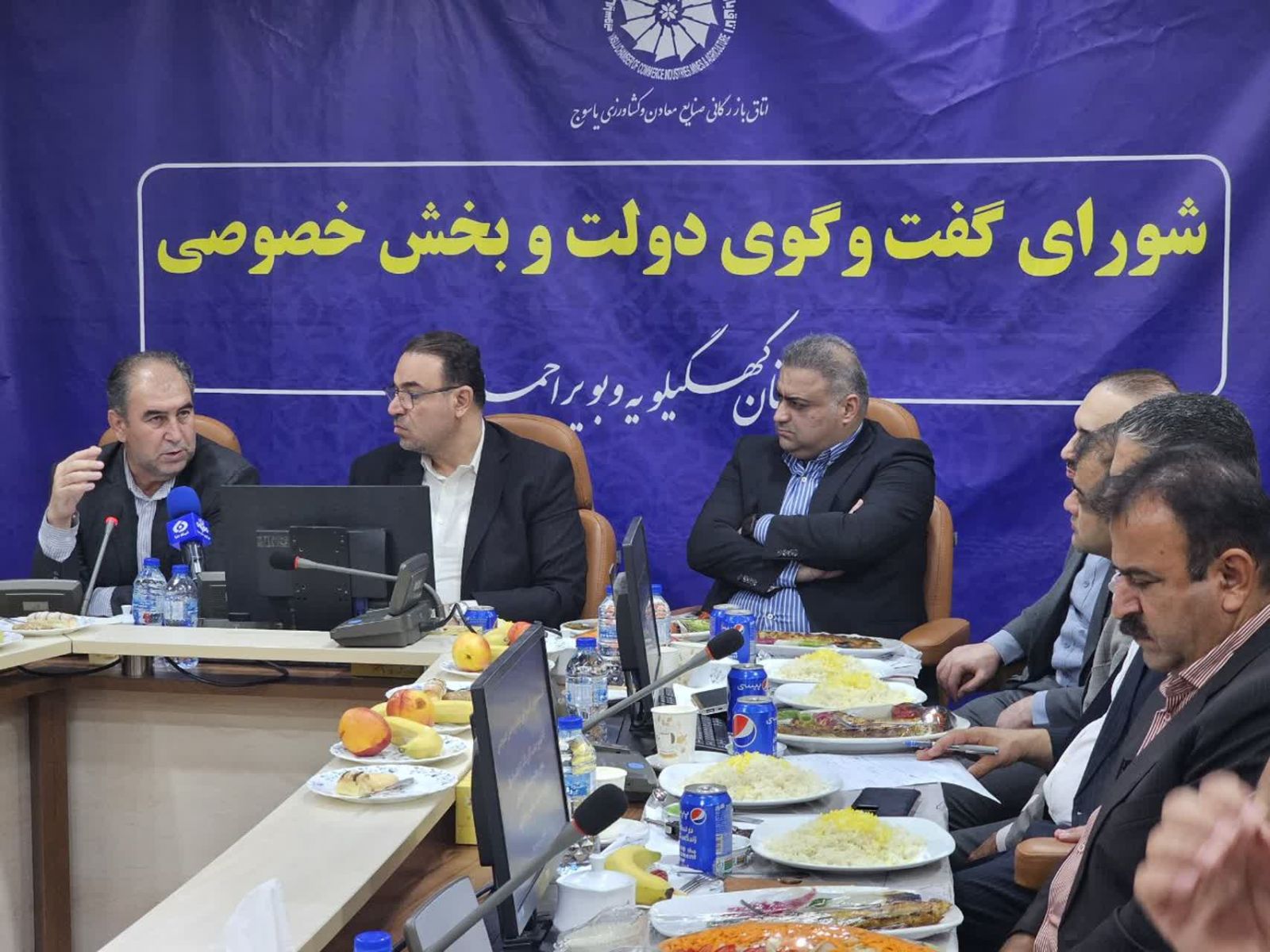 سفر شیخ معاون وزیر صمت به یاسوج / نشست با مدیران و صنعتگران کهگیلویه و بویراحمد برگزار شد / انتقاد تند رئیس اتاق بازرگانی یاسوج از معافیتهای تهلنجی و خاموشی برق / قبادی: فاصله دیلم تا گچساران ۴۰ دقیقه است، اما تولیدات ما در رقابت بازندهاند! / هشدار درباره ورشتکستگی صنایع کوچک استان در سایه خاموشی و واردات بیرویه