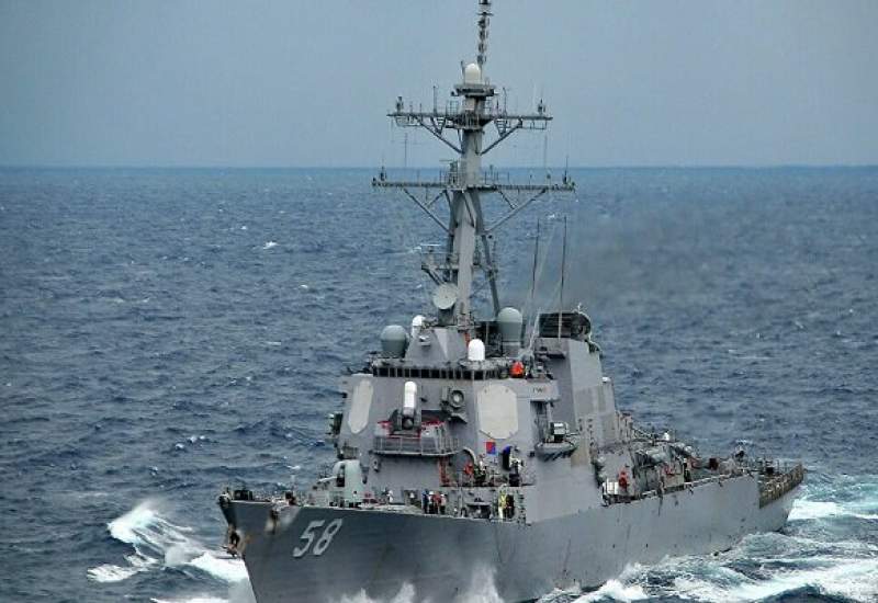 امروز یک ناوشکن آمریکایی به نام «DDG Fitzgerald» قصد نزدیک شدن به آب‌های تحت نظارت ایران را داشت / بالگرد ارتش بر فراز این شناور به پرواز درآمد و به او هشدار داد / ناوشکن آمریکایی تهدید به هدف قرار دادن بالگرد ارتش کرد، اما خلبان ایرانی با قاطعیت به مأموریت خود ادامه داد / با پافشاری ارتش، ناوشکن آمریکایی در نهایت تسلیم و از آب‌های تحت نظارت ایران دور شد