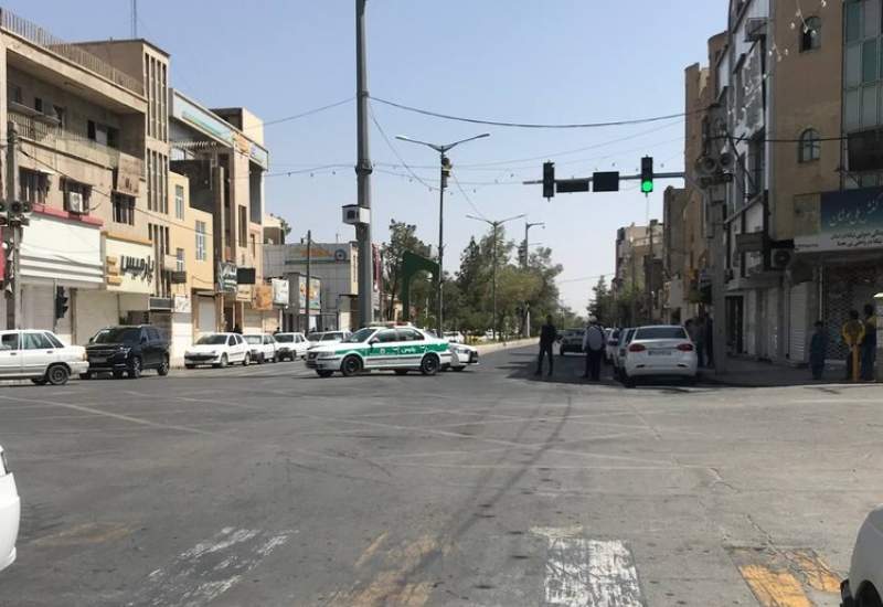 فیلم | حمله افراد مسلح ناشناس به دادگستری زاهدان / شماری از مجروحین حادثه با کمک نیرو‌های امدادی از ساختمان دادگستری خارج شدند /  درگیری به پایان رسید / شهادت ۵ نفر ‌در حمله تروریست‌ها به دادگستری زاهدان /۱۳ نفر مجروح شدند