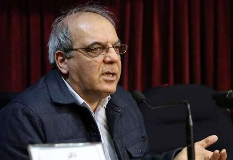 عباس عبدی به پزشکیان: لایحه فضای مجازی را پس بگیرید؛ پوست خربزه است