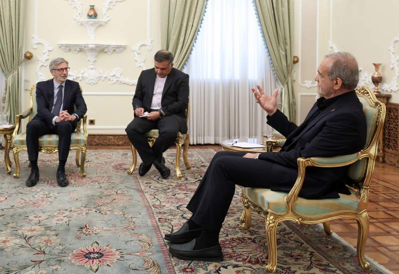 پزشکیان به سفیر فرانسه: پاسخ ایران به تکرار احتمالی تجاوز، مقتدرانه خواهد بود / ایران آماده تعامل در زمینه هسته‌ای است / آماده گفت‌وگو هستیم، طالب جنگ نیستیم