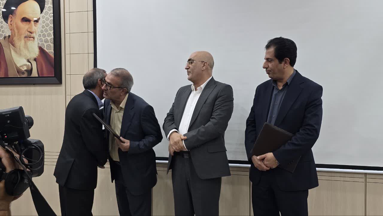 سهمگین، ئیس جدید سازمان مدیریت و برنامه‌ریزی کهگیلویه و بویراحمد: ذاتاً فردی با نگاه عمرانی هستم، اما اعتقاد دارم که تهدید پیری جمعیت، بحرانی اساسی برای آینده کشور و به‌تبع آن استان ماست / سهم سپرده‌های بانکی در استان ما بسیار ناچیز و تنها ۰.۲۹ درصد از کل کشور است / . سهم استان از تولید ناخالص داخلی (بدون احتساب نفت) نیز حدود ۰.۶ درصد است / کهگیلویه و بویراحمد سهمی از آزادراه‌های کشور ندارد / سند آمایش صرفاً متعلق به سازمان مدیریت و برنامه‌ریزی نیست / برنامه‌های ادارات باید منطبق بر محورهای سند آمایش باشد، نه صرفاً بر اساس دستورات دیکته‌شده از وزارتخانه 