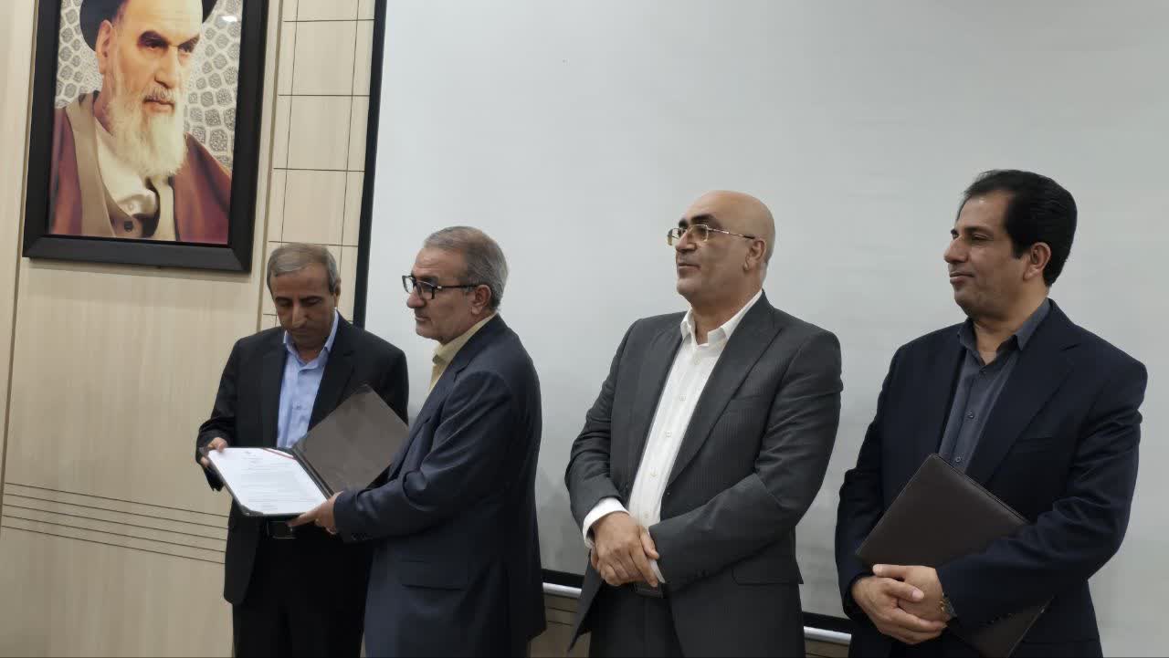 سهمگین، ئیس جدید سازمان مدیریت و برنامه‌ریزی کهگیلویه و بویراحمد: ذاتاً فردی با نگاه عمرانی هستم، اما اعتقاد دارم که تهدید پیری جمعیت، بحرانی اساسی برای آینده کشور و به‌تبع آن استان ماست / سهم سپرده‌های بانکی در استان ما بسیار ناچیز و تنها ۰.۲۹ درصد از کل کشور است / . سهم استان از تولید ناخالص داخلی (بدون احتساب نفت) نیز حدود ۰.۶ درصد است / کهگیلویه و بویراحمد سهمی از آزادراه‌های کشور ندارد / سند آمایش صرفاً متعلق به سازمان مدیریت و برنامه‌ریزی نیست / برنامه‌های ادارات باید منطبق بر محورهای سند آمایش باشد، نه صرفاً بر اساس دستورات دیکته‌شده از وزارتخانه 