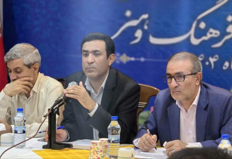 نشست صمیمی هنرمندان کهگیلویه و بویراحمد با استاندار برگزار شد / هنرمند: معرفی چهره‌های فرهنگی در کهگیلویه و بویراحمد به بیراهه رفته است / درخشان: برخی دستگاه‌های غیر فرهنگی در استان بودجه فرهنگی بیشتری نسبت به اداره کل فرهنگ و ارشاد اسلامی دارند