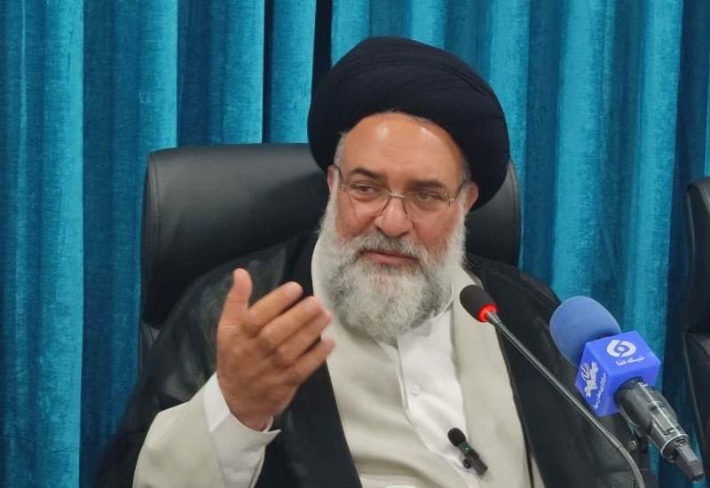 آیت‌الله حسینی، نماینده ولی‌فقیه: تار تنبک در مراسم عزا و تشییع‌جنازه پسندیده نیست / فرودگاه مناسب با پروازهای هفتگی در استان کهگیلویه و بویراحمد نداریم / باید از رئیس‌جمهور حمایت کرد و دولت را کمک کنیم؛ اما نقد دلسوزانه و حکیمانه به حل مسائل کمک می‌کند / دشمن دنبال دامن‌زدن به مسائل قومی و قبیله‌ای است و نباید به بهانه آب و سدسازی آب به آسیاب دشمن بریزیم