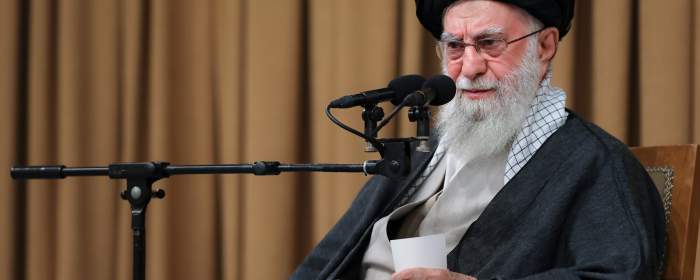 چند فیلم جالب از دیدار رئیس جمهور و اعضای هیئت دولت با رهبر انقلاب؛ از حرف‌های خصوصی رهبری به پزشکیان، ا انضباط بازار و اسراف در سفرها  