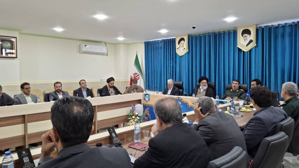 فیلم | آیت‌الله حسینی:  نباید فرهنگ را در دست افراد جاهل قرار داد / اگر فرهنگ انحرافی پذیرفته شود و جلوی آن گرفته نشود، ممکن است به باور عمومی تبدیل شود / یک زن مسلمان به سختی می‌تواند لباس مناسب پیدا کند 
