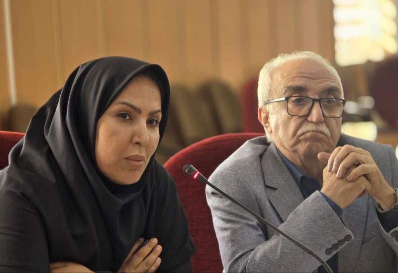 مدیرعامل نماسازان مروارید دهدشت: آقای استاندار با نرخ ارز ۱۳۴ هزار تومانی چطور بدهی تسهیلات را تسویه کنیم؟/ استاندار: تا پایان سال اقدام قضایی را متوقف کنید؛ بخشودگی بدهی شرکت در سفر رئیس جمهور مطرح شود