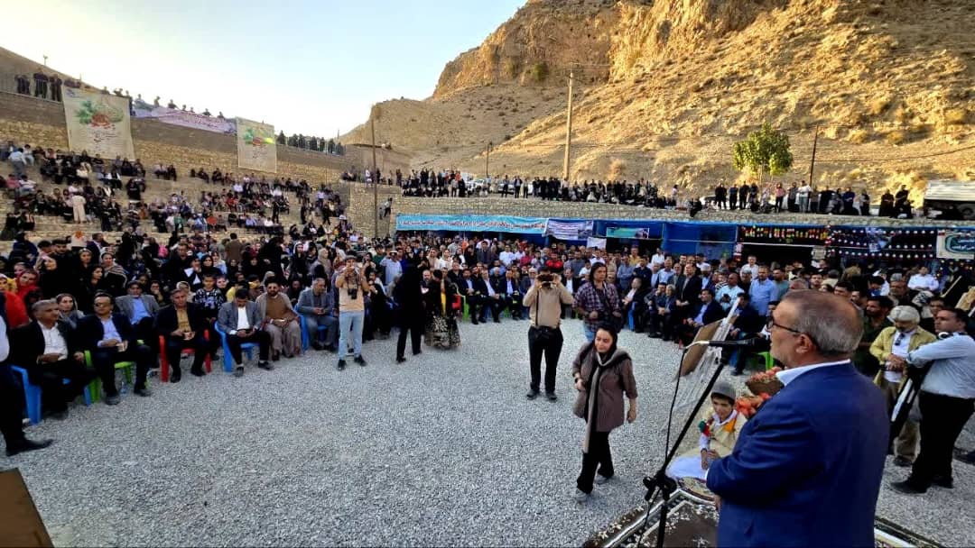 تصاویر | رؤیای جهانیشدن مارین؛ نخستین جشنواره انار در گچساران برگزار شد