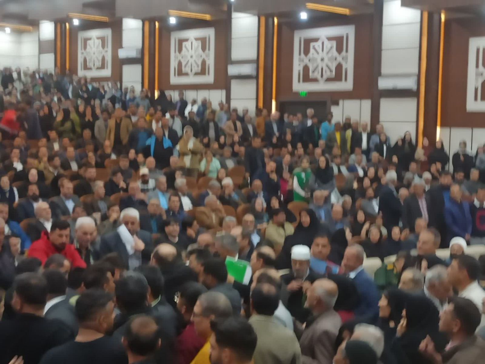 فیلم و تصاویر | غلامرضا تاجگردون، اولین سخنرانی رسمی خود را پس از پیروزی در انتخابات مجلس برگزار کرد / تاجگردون چرا نیش میزند؟