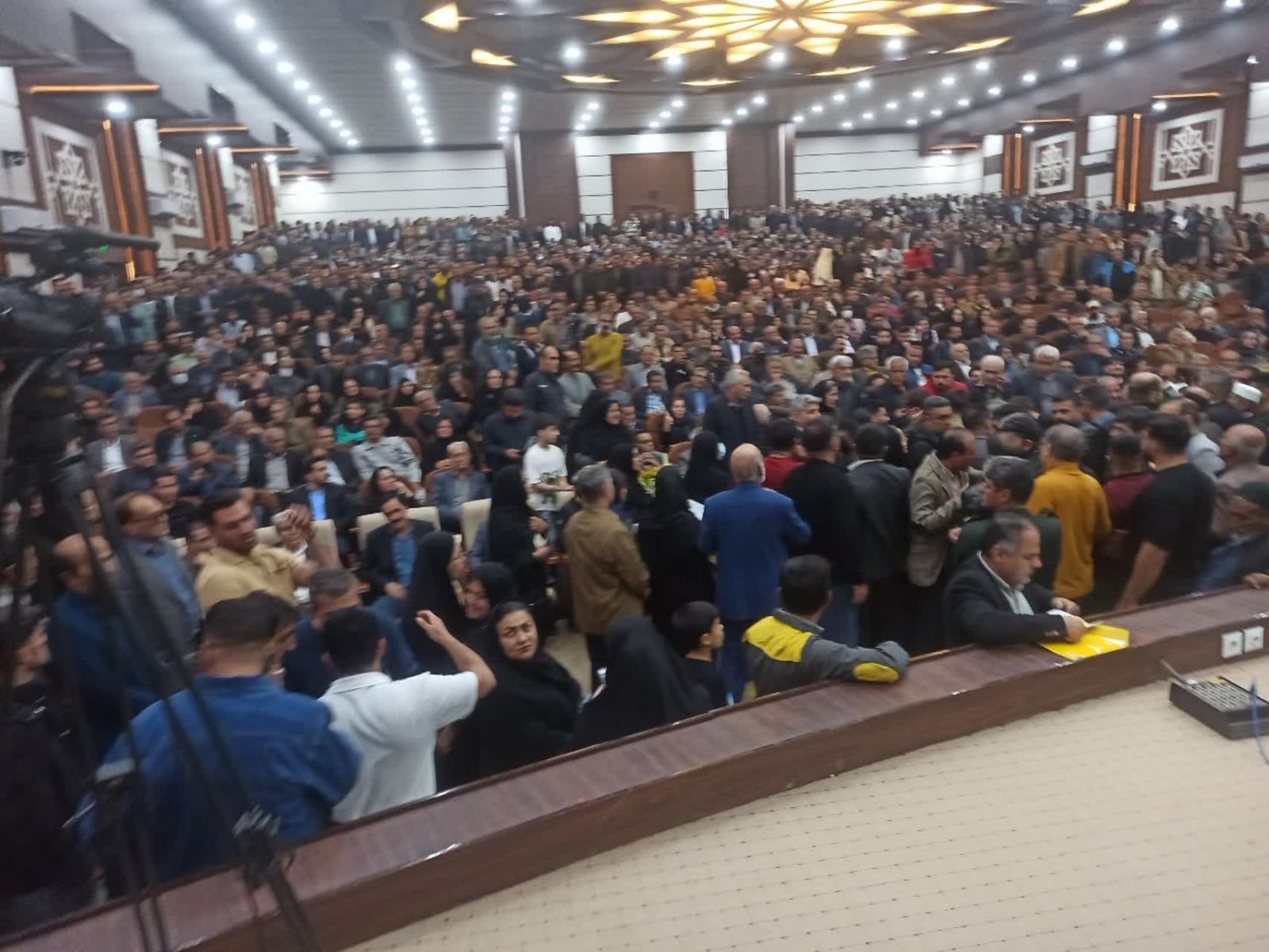 فیلم و تصاویر | غلامرضا تاجگردون، اولین سخنرانی رسمی خود را پس از پیروزی در انتخابات مجلس برگزار کرد / تاجگردون چرا نیش میزند؟
