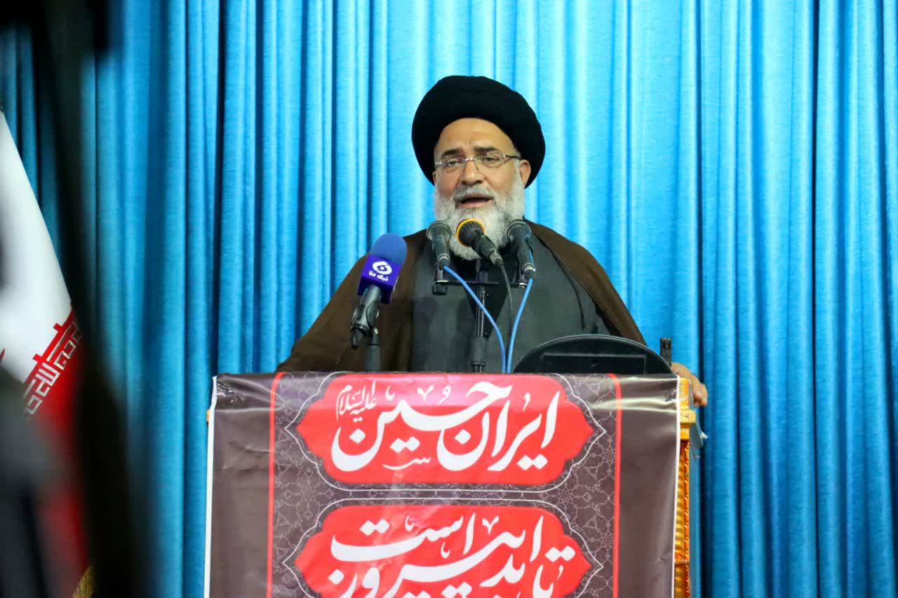 امام جمعه یاسوج در خطبههای نماز جمعه: کلید بهشت، انس با نماز است / پاسخ قاطع ملت ایران، آمریکا را به آتشبس وادار کرد / گروسی، خائن و جاسوس؛ نامش در کنار جنایتکارانی چون ترامپ ثبت خواهد شد / سازمانهای بینالمللی ابزار دست آمریکا شدهاند؛ ملت ایران روی پای خود ایستاده است