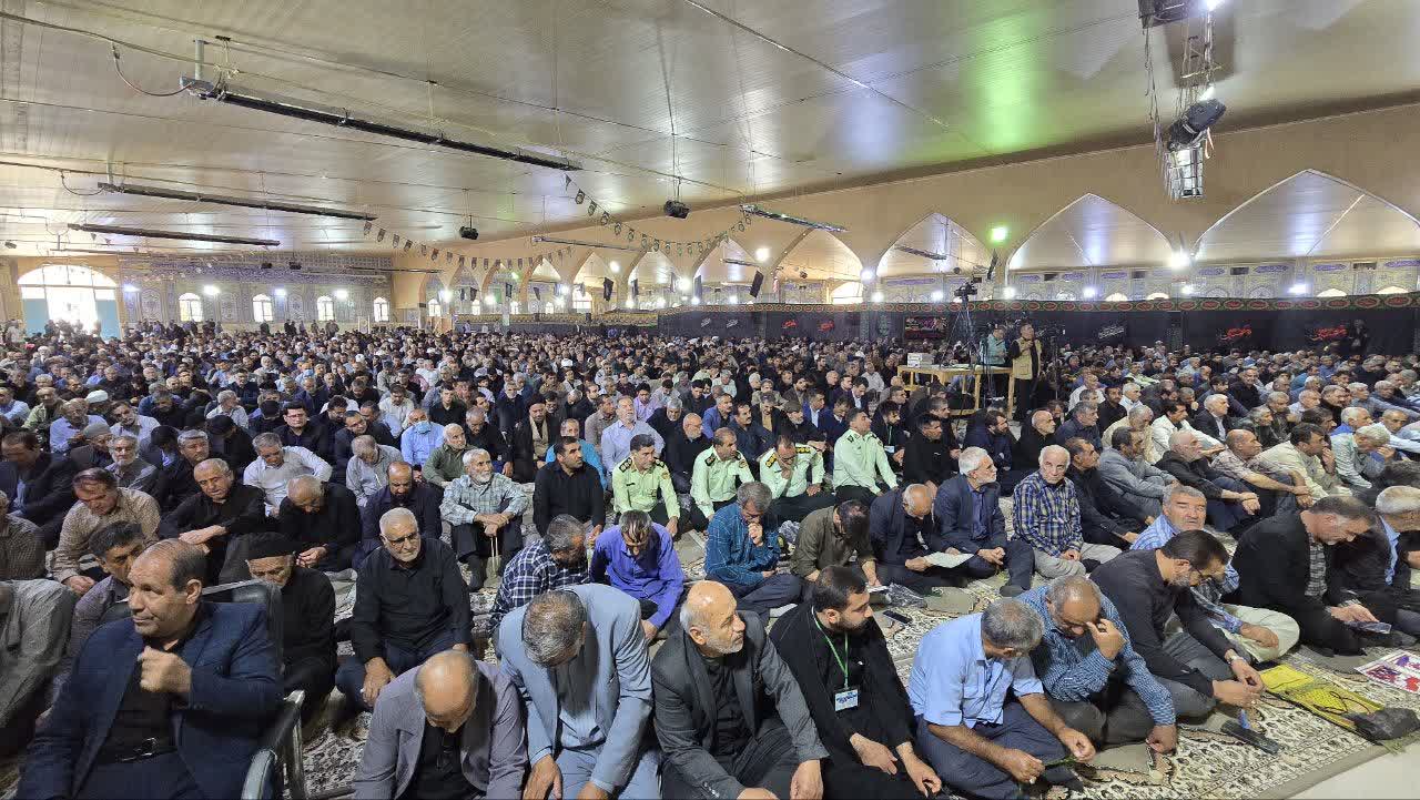 امام جمعه یاسوج در خطبههای نماز جمعه: کلید بهشت، انس با نماز است / پاسخ قاطع ملت ایران، آمریکا را به آتشبس وادار کرد / گروسی، خائن و جاسوس؛ نامش در کنار جنایتکارانی چون ترامپ ثبت خواهد شد / سازمانهای بینالمللی ابزار دست آمریکا شدهاند؛ ملت ایران روی پای خود ایستاده است