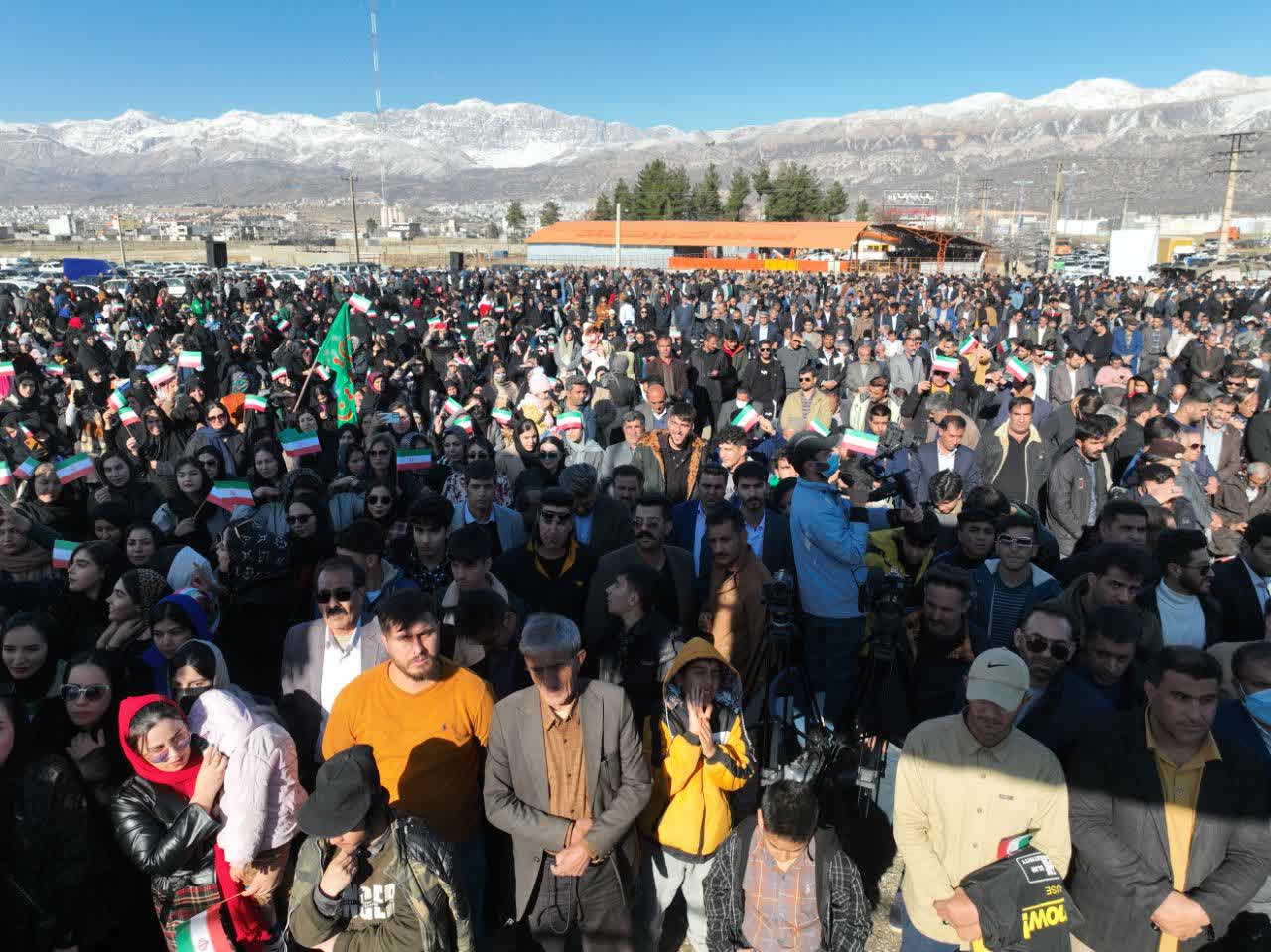 نادر منتظریان در جمع سادات: شایسته سالاری قانون لایتغیر اینجانب خواهد بود و تحت هیچ شرایطی از این سیاست عبور نخواهم کرد /  اخباری می‌رسد، اگر این رویه ادامه پیدا کند و اصلاحات لازم به وجود نیاید، روزهای بعد ریزمطالب را با جزئیات به اطلاع مردم خواهم رساند /رتقاء بخش به شهرستان جزء خدمات نظام اسلامی است، مسئولان چوب حراج به خدمات نظام نزنند و آنها را قربانی یک جریان خاص نکنند