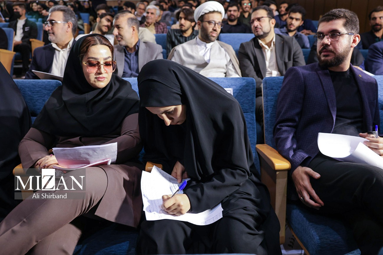 فیلم | حضور محسنی‌اژه‌ای در بین دانشجویان: مردم از برخی فساد‌ها در دستگاه‌های اداری به شدت گلایه‌مند هستند؛ چرا باید یک فرد فاسد در دستگاهی بماند و به حقوق مردم تعرض کند؟ / چرا روند افزایش شهریه در دانشگاه آزاد شفاف سازی نمی‌شود / نحوه برخورد برخی قضات و کارکنان قوه قضاییه با طرفین دعوا و متهمین پرونده، به هیچ‌وجه زیبنده عدلیه نیست / آقای محسنی اژه‌ای، پایه‌گذار جریان خروج مدیران از پشت میز‌های مدیریت و تلاش میدانی آنها باشید / تا به حال شده از حراست‌های نهادها و دستگاه‌ها بازخواست کنید؟ / خبر مهم رئیس دستگاه قضا در مورد وضعیت بانک آینده و پرونده کرسنت / سوالات مهم رئیس دستگاه قضا از دانشجویان استان