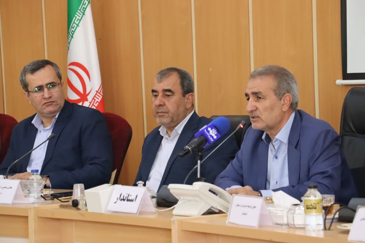 اولین سخنان یدالله رحمانی در شورای اداری کهگیلویه و بویراحمد: نباید به منابع اندک اعتبارات استان دلخوش کنیم / ارتباط تنگاتنگ مدیر و بدنه ایجاد شود / مدیر باید زیرمجموعهاش را دوست داشته باشد و زیرمجموعه هم به مدیرش عشق بورزد / حتماً به سیاستهای وفاق، همدلی و شایستهگزینی توجه کنید / باید نخبگان و اساتید دانشگاههای را در تصمیمگیریهای خودمان دخالت دهیم / انضباط کاری باید سرلوحه کار همه مدیران باشد