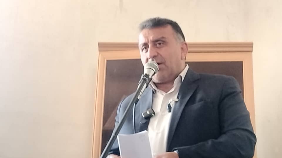 مردم: نبود آسفالت، کمبود آب و فقدان فضای ورزشی مهم‌ترین مشکلات منطقه است / بهرامی: چاه آب کشاورزی  منطقه مشکلاتی دارد / نباید در آسفالت نگاه سیاسی یا تبعیض‌آمیز حاکم باشد؛  هیچ تفاوتی ندارد چه کسی چه رأیی داده است /  همه مردم برابرند و وظیفه ما رفع نیازهای آنان است؛ پس از انتخابات، زمان رقابت به پایان رسیده /برخی مدیران متأسفانه به‌دنبال حاشیه‌سازی هستند / خدمات را به‌صورت عادلانه و بدون توجه به قومیت، نژاد یا گرایش سیاسی ارائه کنید