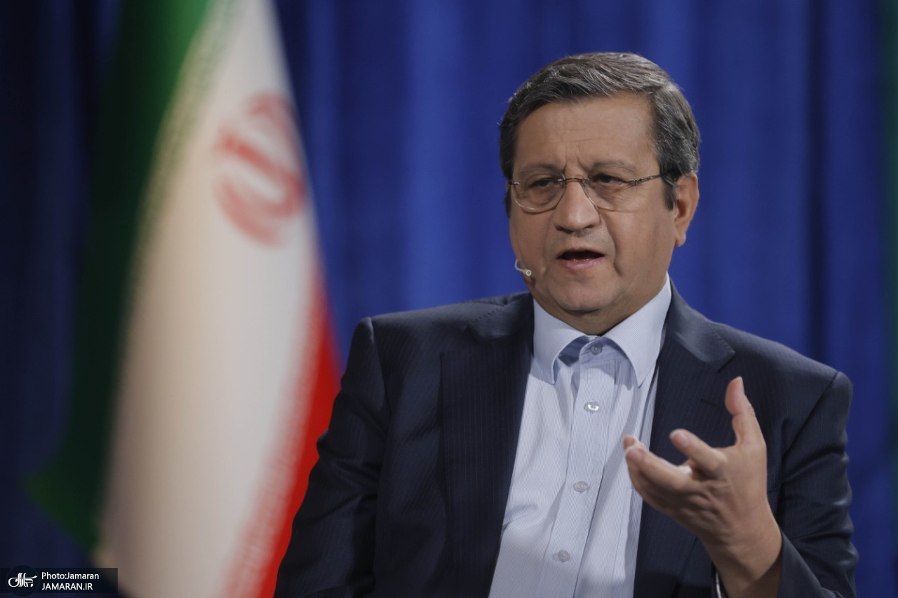  افشاگری همتی از پشت پرده استیضاح؛ درخواست‌های غیرمعقول برخی از نمایندگان؛ از مدیرعاملی شرکت‌ها گرفته تا عضو هیئت مدیره شرکت‌های بانک‌ها /  چه کسی دارد به بازار خط می‌دهد که نرخ دلار بالا و پایین برود؟ /  برخی دنبال تسویه‌حساب سیاسی بودند