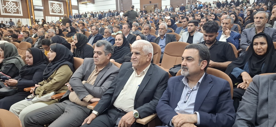 تصاویر اختصاصی <a href='https://www.kebnanews.ir' target='_blank'>کبنا نیوز</a> از سخنرانی تاج‌گردون  / غلامرضا تاجگردون: این چهار سال زمان خدمت است، نه بازی‌های سیاسی! /حاکمیت باید به مردم نزدیک‌تر شود تا از بحران‌ها عبور کنیم!